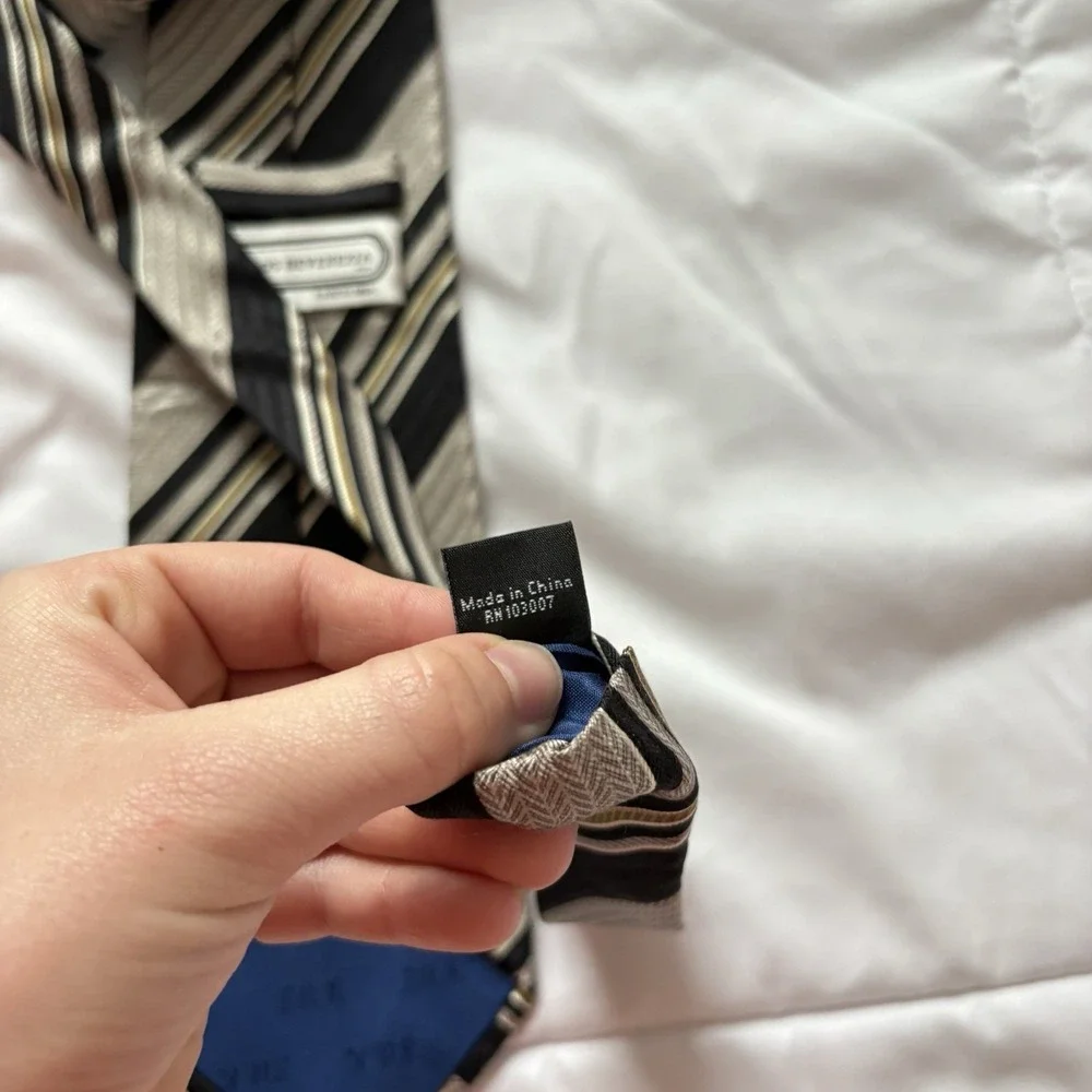 CARLOS DEVENEZIA Mens‎ 100% Silk Necktie Designer Striped Beige Black Luxury